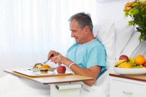 Vì sao bệnh nhân trước và sau phẫu thuật nên dùng tổ yến